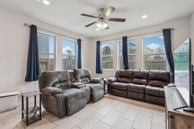Photo - 7333 Hinsdale Dr