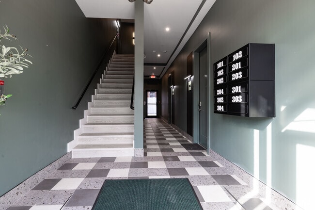 58 Hamilton Ave