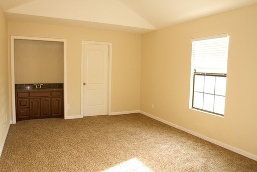 Photo - 1000 N Eva Ave