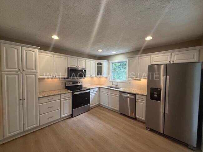 Photo - UPDATED 4 BEDROOM IN CRESTWOOD HILLS IN W. KNOXVILLE