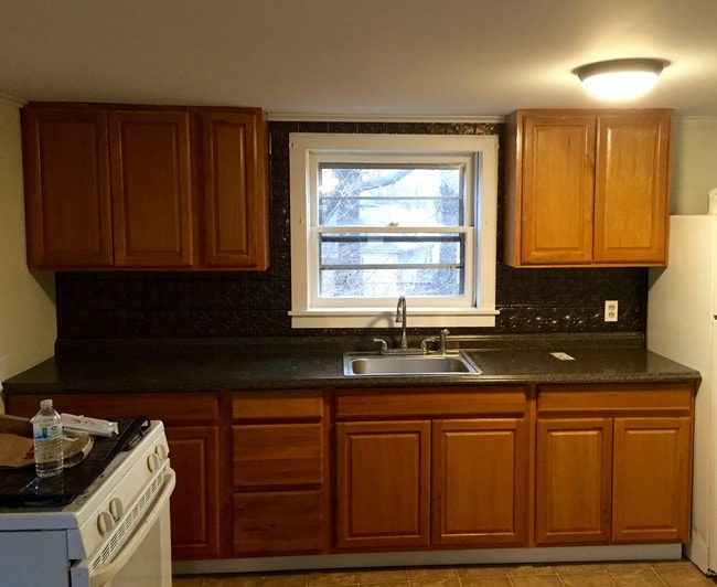 Building Photo - 136 W Cayuga St Rental