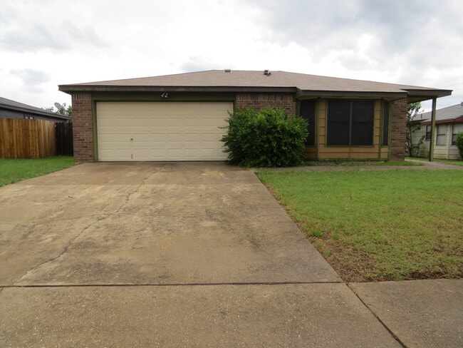 Building Photo - 2302 Traverse Dr