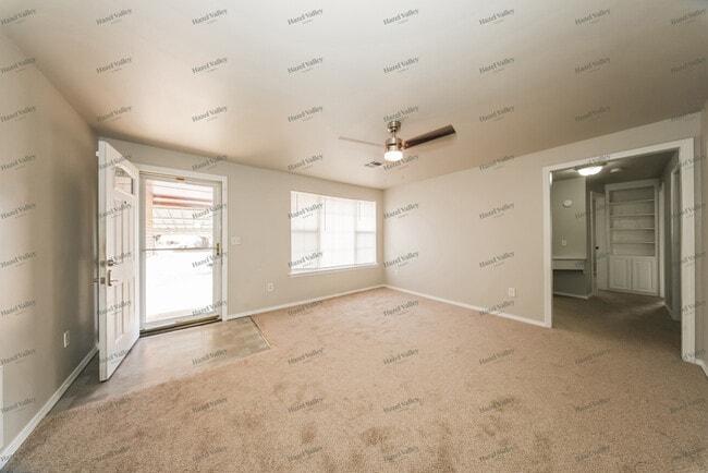 Photo - 2205 Harold Ct