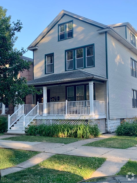 Building Photo - 4823 W Gunnison St Unit 1 Rental