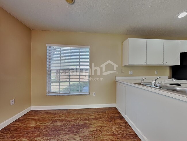 Photo - 7909 Hathaway Dr