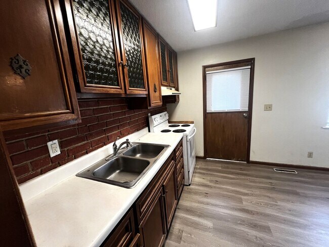 Photo - Price Drop - 3 Bedroom/1 Bathroom House - ...