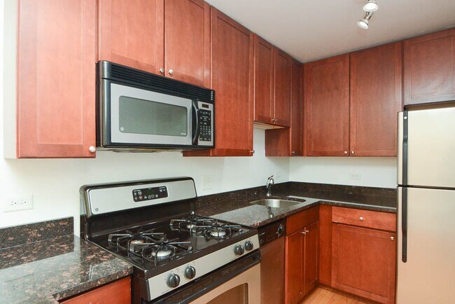 675 W Wrightwood Ave Unit 025