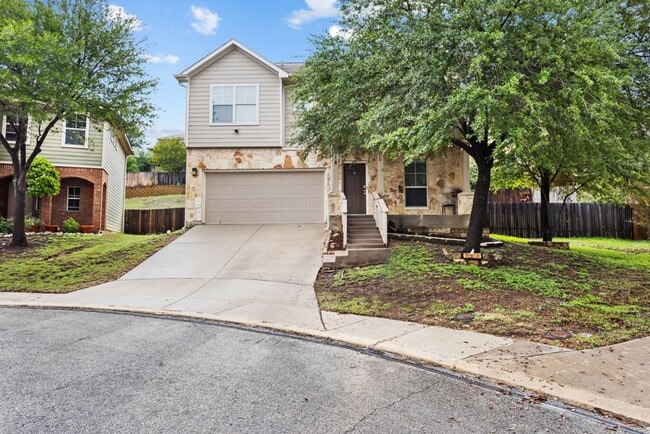 Building Photo - Charming Home Awaits: Spacious & Modern Living in a Prime Location