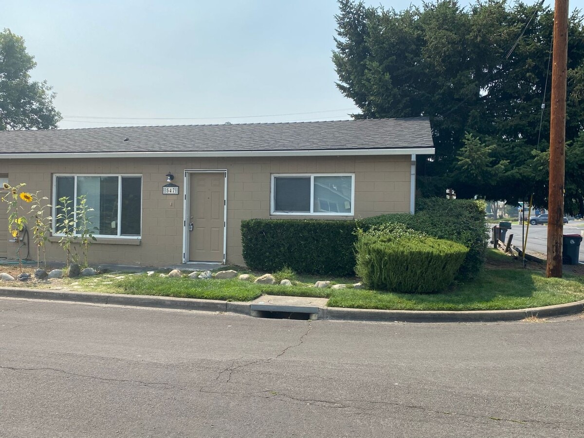 R539 547 Mary Street Apartment Unit 547 Medford, OR