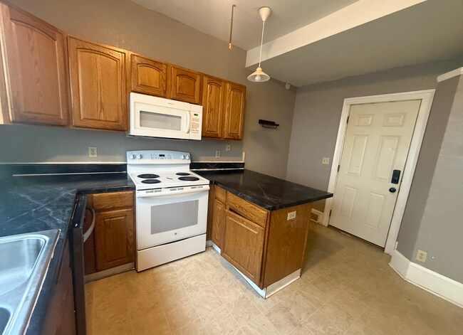 Building Photo - 1040 Jessie St Unit 1