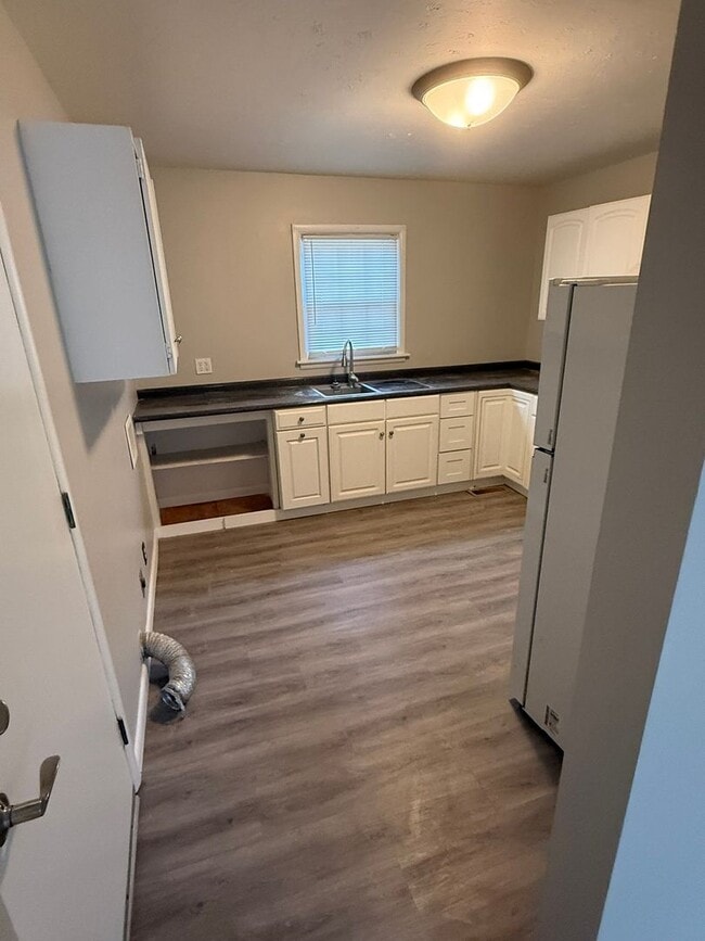 Photo - NEW RENTAL!  $1500 per month, Charming 3 bedroom, 1 bath House with fenced backyard! Heart of Sou...