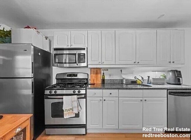 Photo - 148 W 3rd St Unit 2