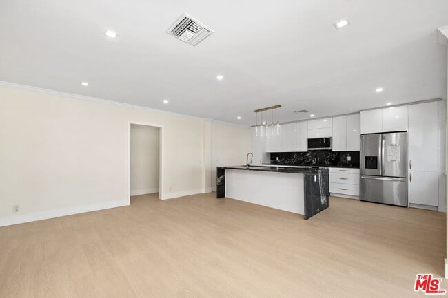 Building Photo - 1223 23rd St Unit C