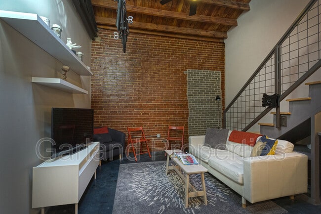 Photo - 631 Campbell Ave SW Unit SW 208