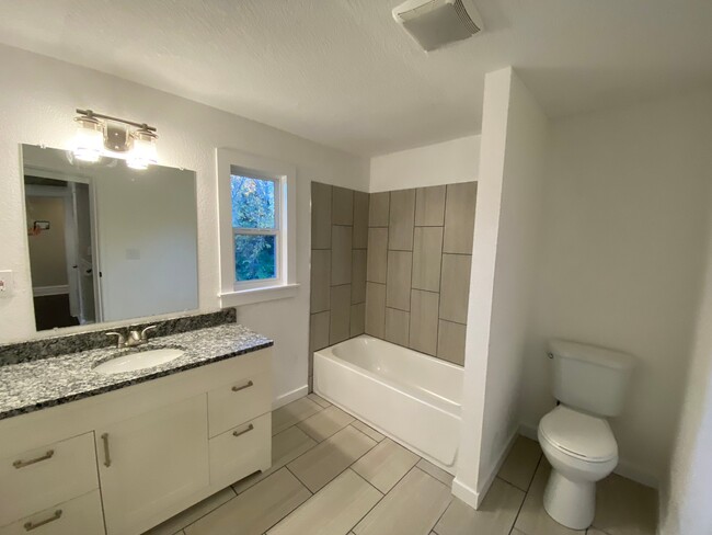 Building Photo - 4041 Euclid Ave