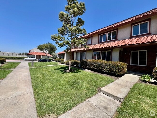 Building Photo - Cozy Townhome in Buena Park!