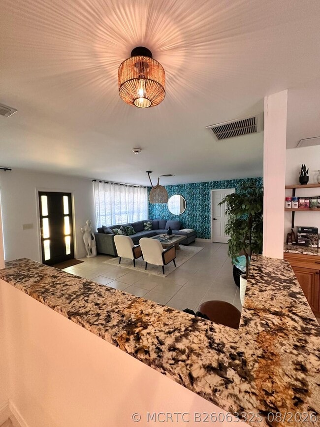 Photo - 630 Curlew Rd