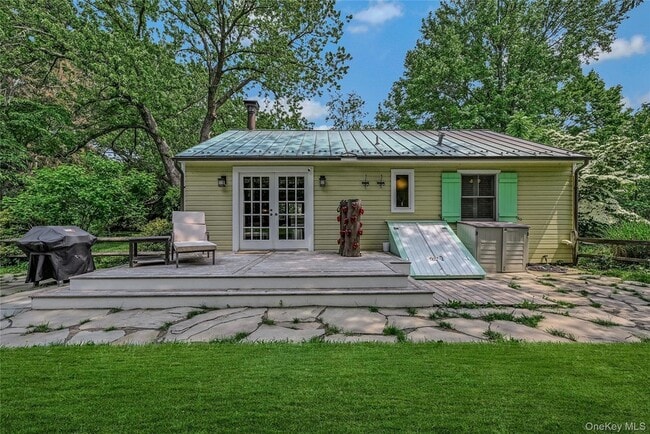 Photo - 400 Town Creek Ln