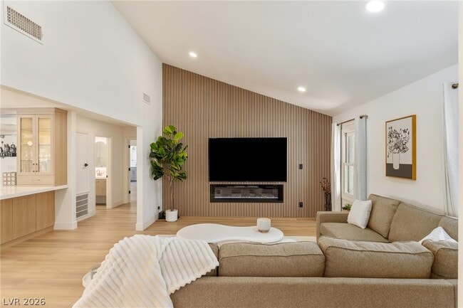 Building Photo - 4045 W Mardon Ave