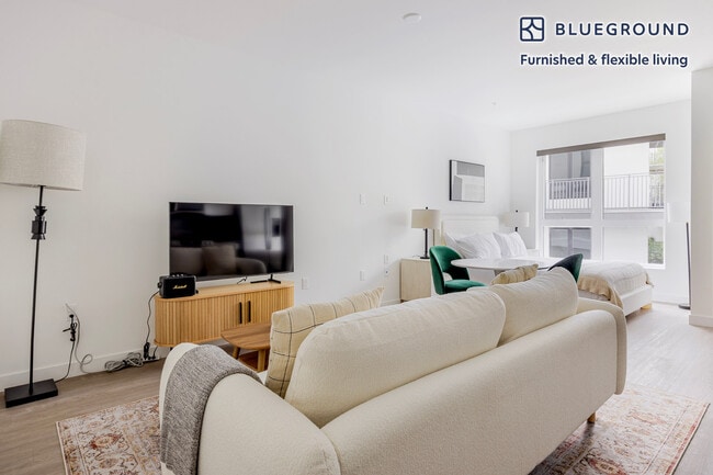 Photo - 511 S Harbor Blvd Unidad FL5-ID1333