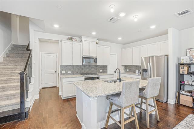 Photo - 373 Blackthorne Dr