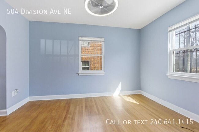 Photo - 504 Division Ave NE
