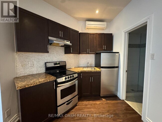 141 Admiral Rd Unit 101