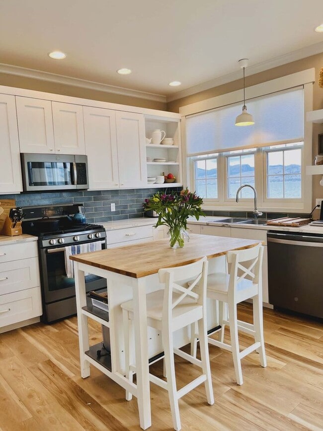 Photo - Fully Furnished House plus Mother-in-law suite - Lake Views & Access - Winter Rental Only