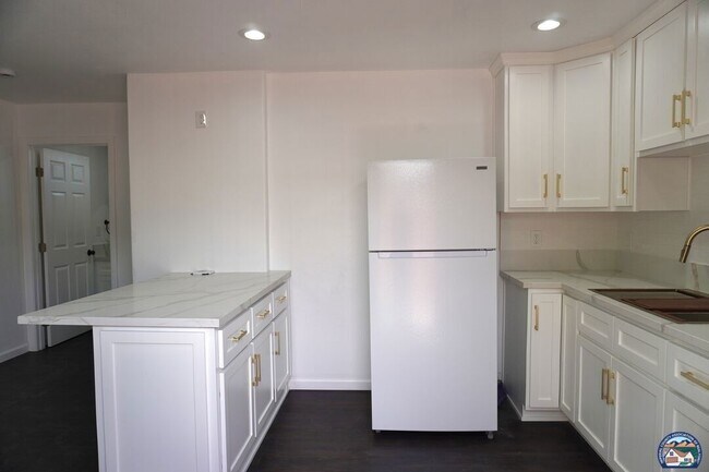 696 Yucca Dr Unit 2