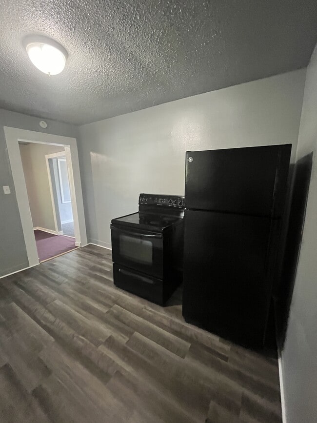 Photo - 405 W 10th St