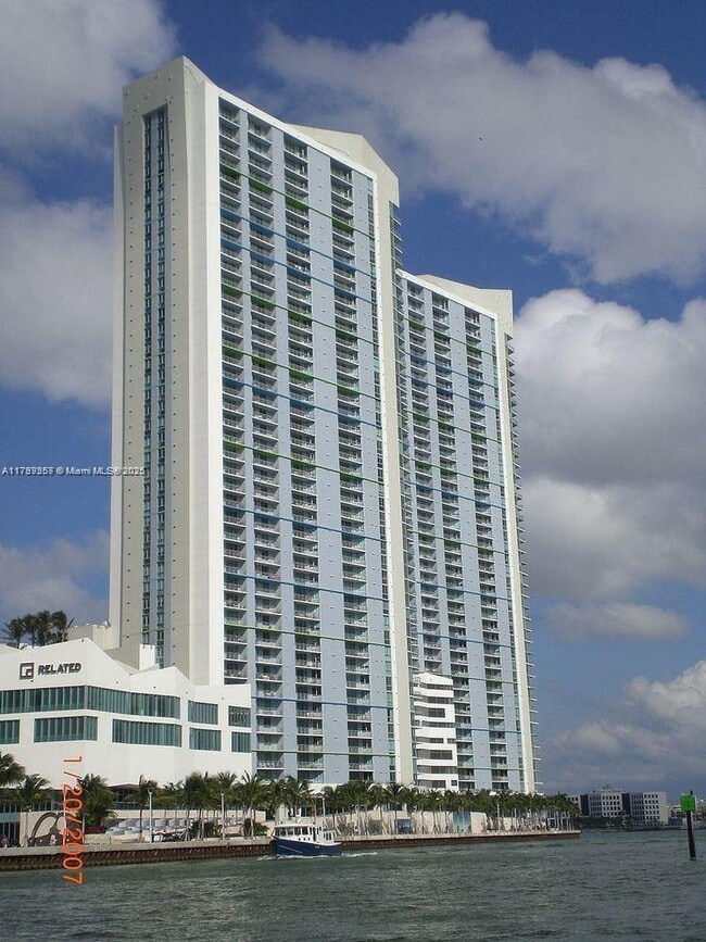 Photo - 335 S Biscayne Blvd Unidad 2908 Rental