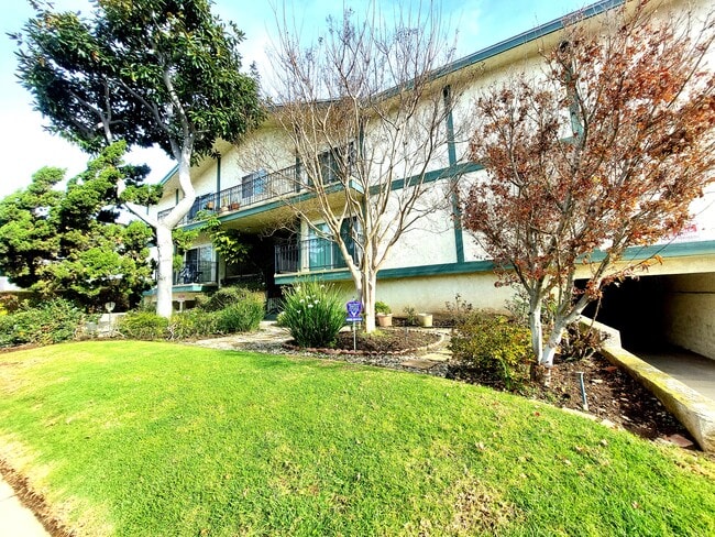 Property Front - 3838 Keystone Ave Unit 16