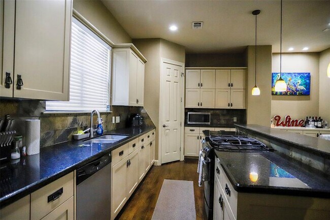 Photo - 1603 W 14th St