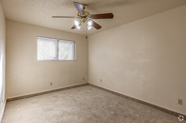 2BR, 2BA - 853SF - Primary Bedroom