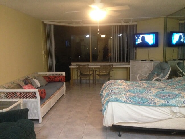 Nueva TV (diciembre de 2019) - 8817 S Thomas Dr Unidad 820