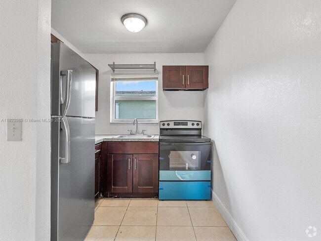 Building Photo - 821 NW 5th Ave Unit 1 Rental