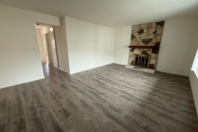 Photo - 1225 Douglas Wy