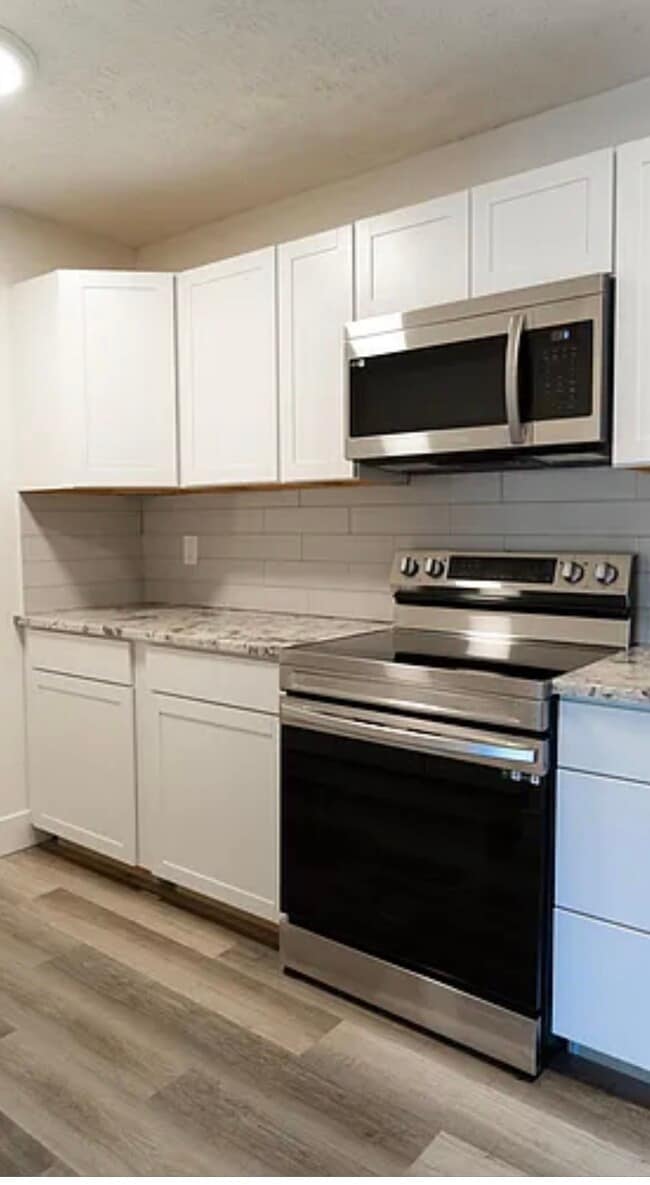Building Photo - 726 Zorn Ave Unit 17