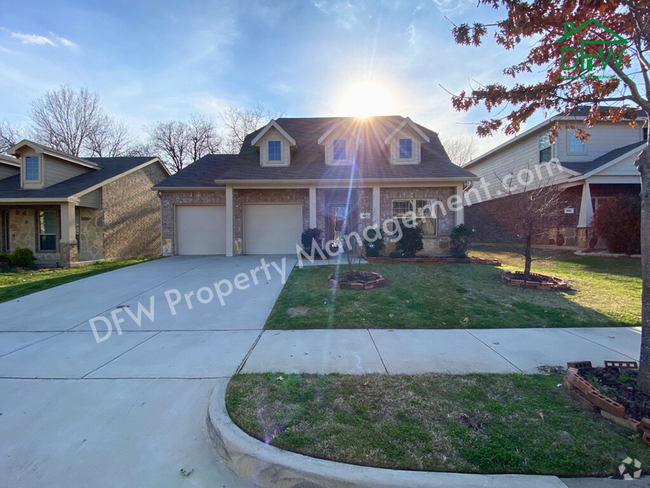 Building Photo - Stunning 4 Bedroom 2 Bathroom 2-Car Garage... Rental