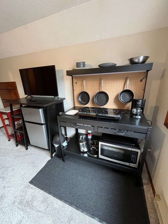 Photo - Quaint 1-bdr/1-bath Furnished Apartment in...