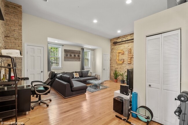 Photo - 2048 W Evergreen Ave Unit 1