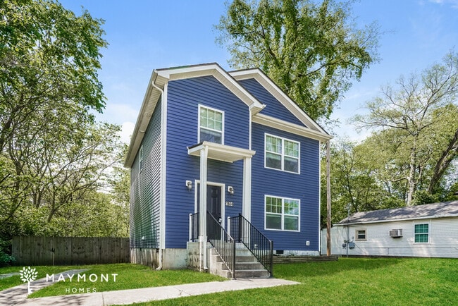 Photo - 1144 E College St