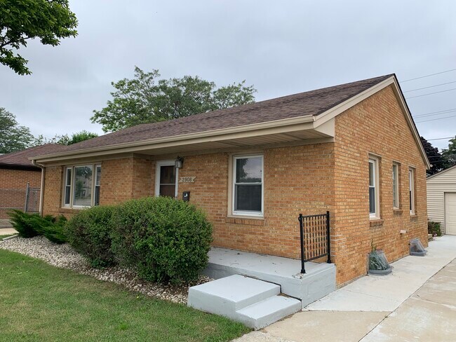 Photo - 2908 Durand Ave