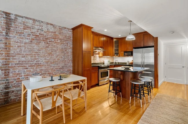 Photo - 156 Prince St Unit 11