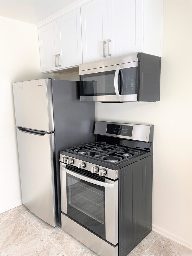 Photo - 1417 N Harper Ave