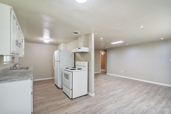 Photo - 1000 Qualia Dr Unit Rear