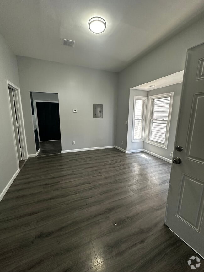 Building Photo - 381 Straight St Unit 1 Rental