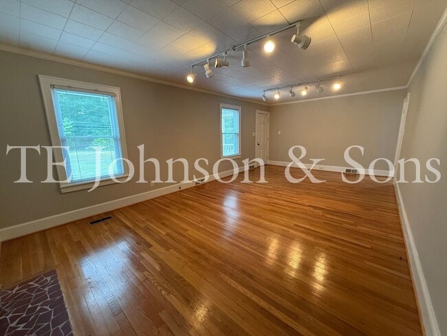 Photo - Spacious 3 Bedroom Home with Primary Suite on Main Level and 2-Car Carport