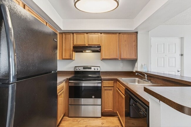 Building Photo - ONE BEDROOM ONE BATHROOM!! WATERFRONT COMMUNITY! Unit 110