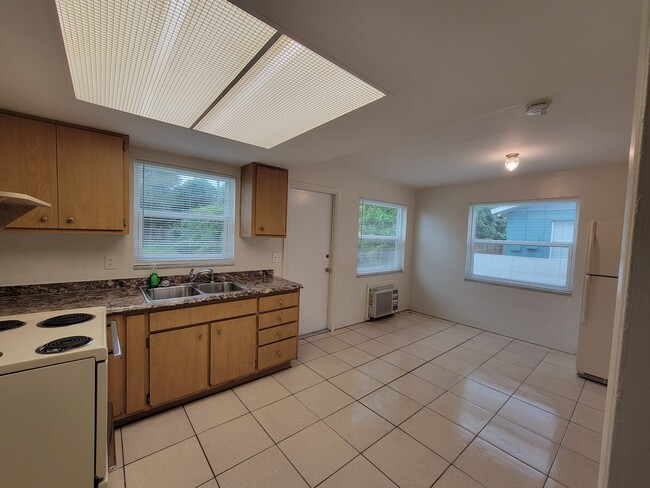 Kitchen/dining with windows open